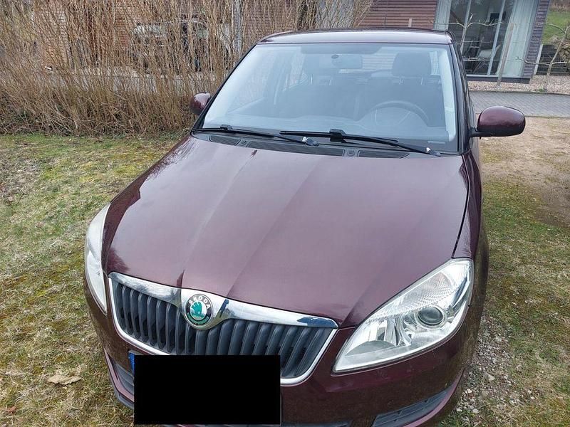 Gebraucht Skoda Fabia Ambiente 60 PS (44 kW) 2011 Rot Limousine