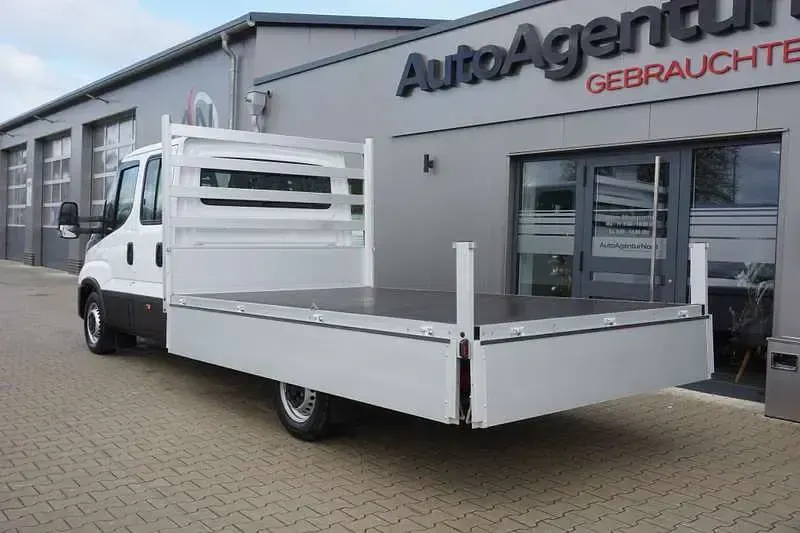 Second-hand Iveco Daily 175 CP (128 kW) 2022 Alb Monovolum
