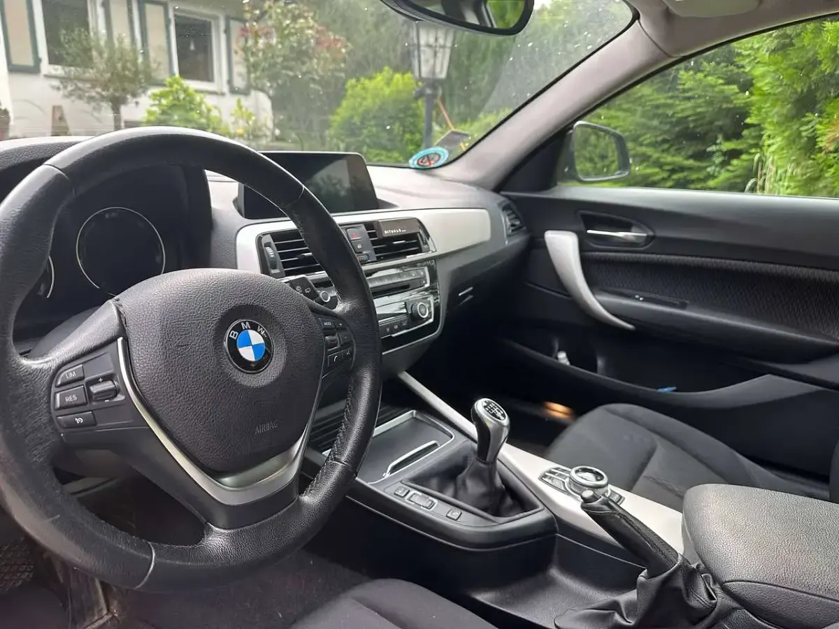 Gebraucht BMW 118 Advantage 150 PS (110 kW) 2018 Grau Kleinwagen