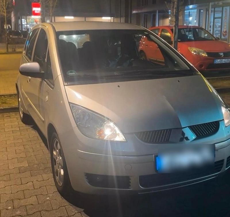 Grau Gebraucht 2006 Mitsubishi Colt Kleinwagen | 2.900 € (Etwas zu teuer) - Bild 1/3