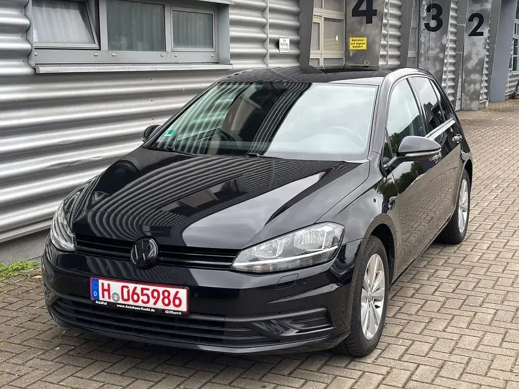 Gebraucht VW Golf VII Trendline 110 PS (80 kW) 2018 Schwarz Limousine