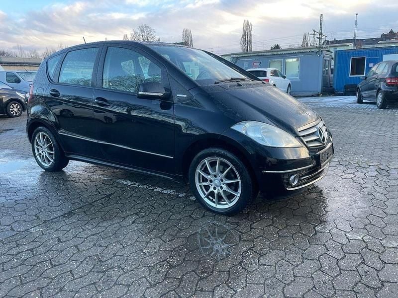 Kosmosschwarz Gebraucht 2010 Mercedes A180 Van / Kleinbus | 3.999 € (Fairer Preis) - Bild 1/4