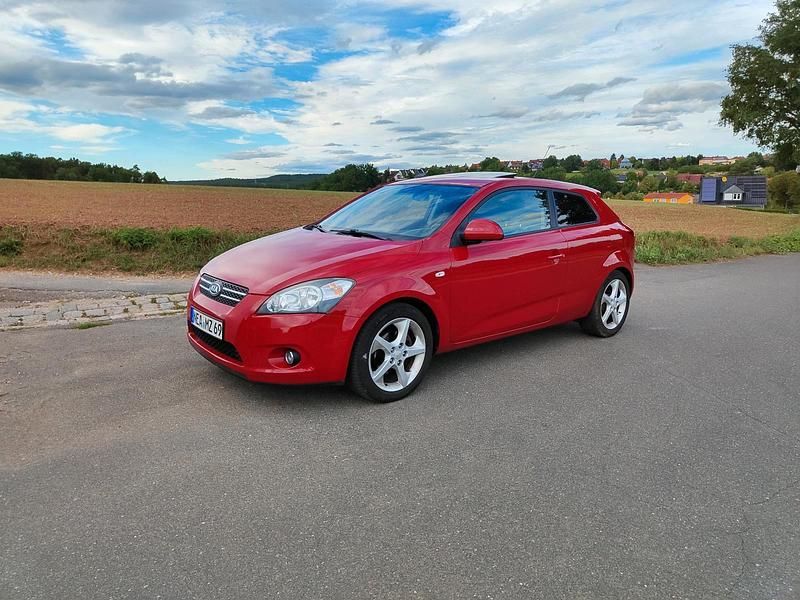 Gebraucht Kia Ceed 143 PS (105 kW) 2008 Rot Kleinwagen