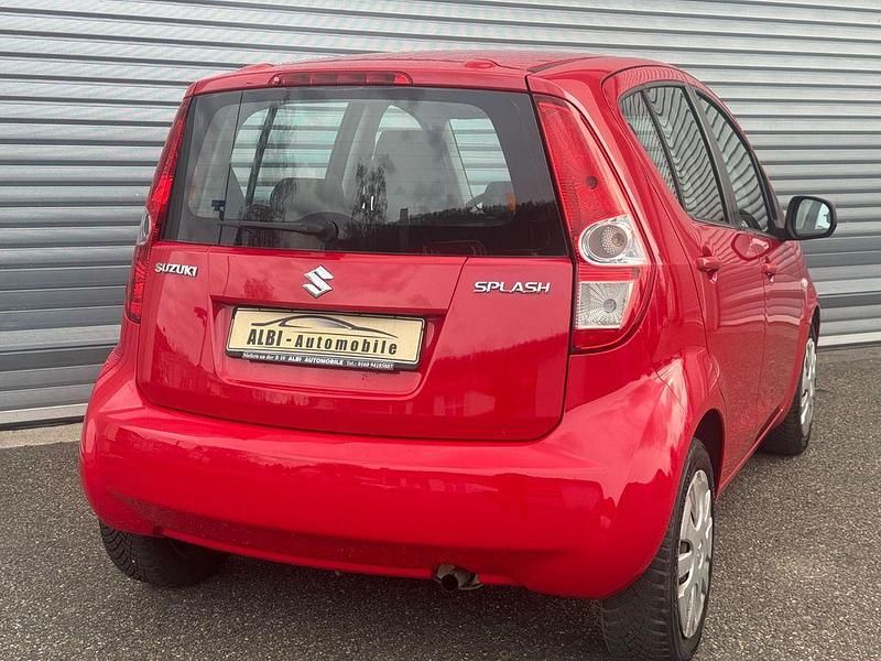 Gebraucht Suzuki Splash Basic 65 PS (47 kW) 2011 Rot Kleinwagen