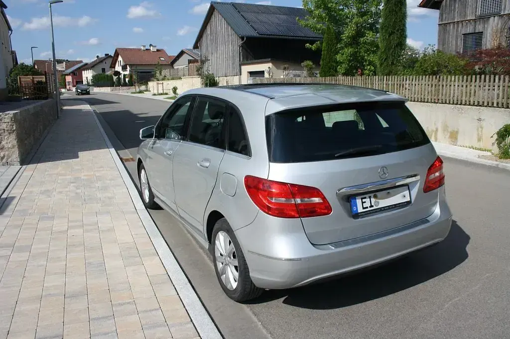 Gebraucht Mercedes B200 156 PS (114 kW) 2012 Silber Kleinwagen