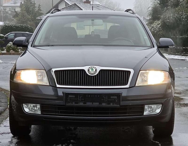 Anthracite grau mettalic Gebraucht 2009 Skoda Octavia Team Edition Kombi | 2.690 € (Etwas zu teuer) - Bild 1/4