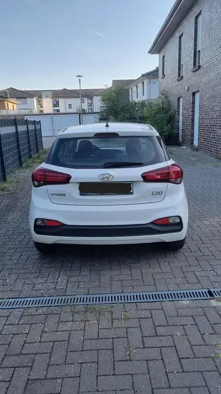 Gebraucht Hyundai i20 Active 75 PS (55 kW) 2019 Weiß Kleinwagen