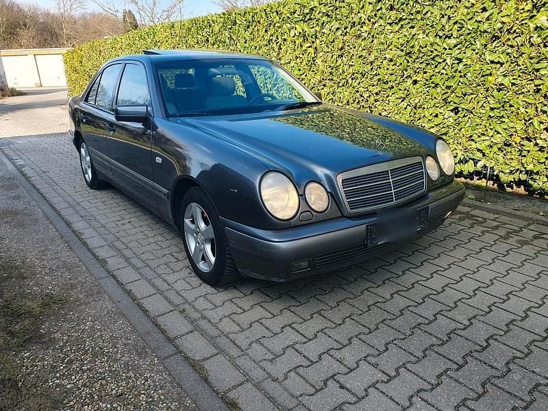 Gebraucht Mercedes E280 204 PS (150 kW) 1998 Limousine