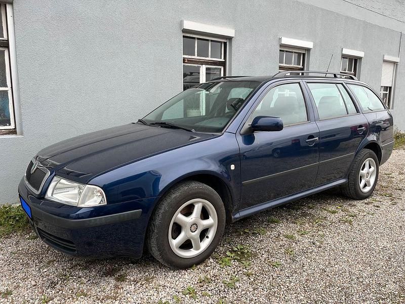 Blau Gebraucht 2005 Skoda Octavia Tour Kombi | 1.699 € (Fairer Preis) - Bild 1/4