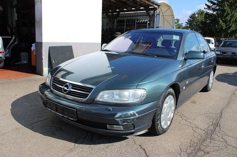Grün Gebraucht 2001 Opel Omega Design Edition Limousine | 890 € (Superpreis) - Bild 1/4