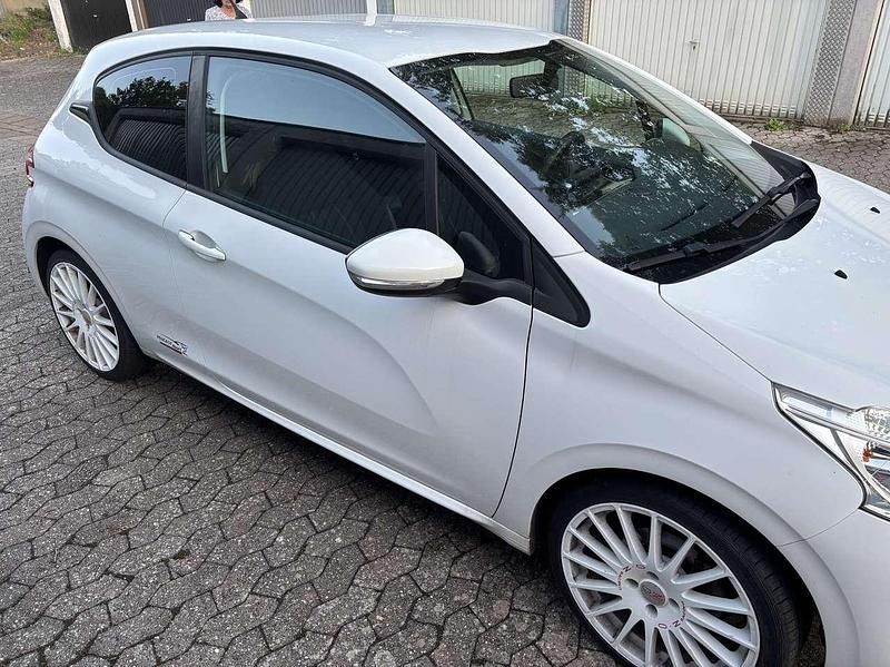 Gebraucht 2015 Peugeot 208 Kleinwagen | 7.500 € (Guter Preis) - Bild 1/4