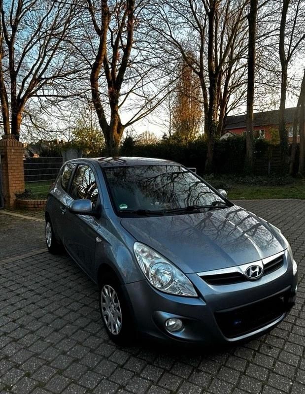 Gebraucht Hyundai i20 74 PS (54 kW) 2010 Grau Kleinwagen