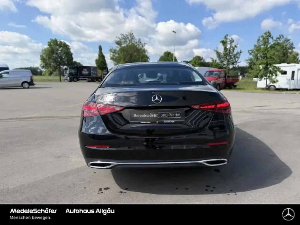 Gebraucht Mercedes E300 204 PS (150 kW) 2023 Obsidianschwarz (metallic) Limousine