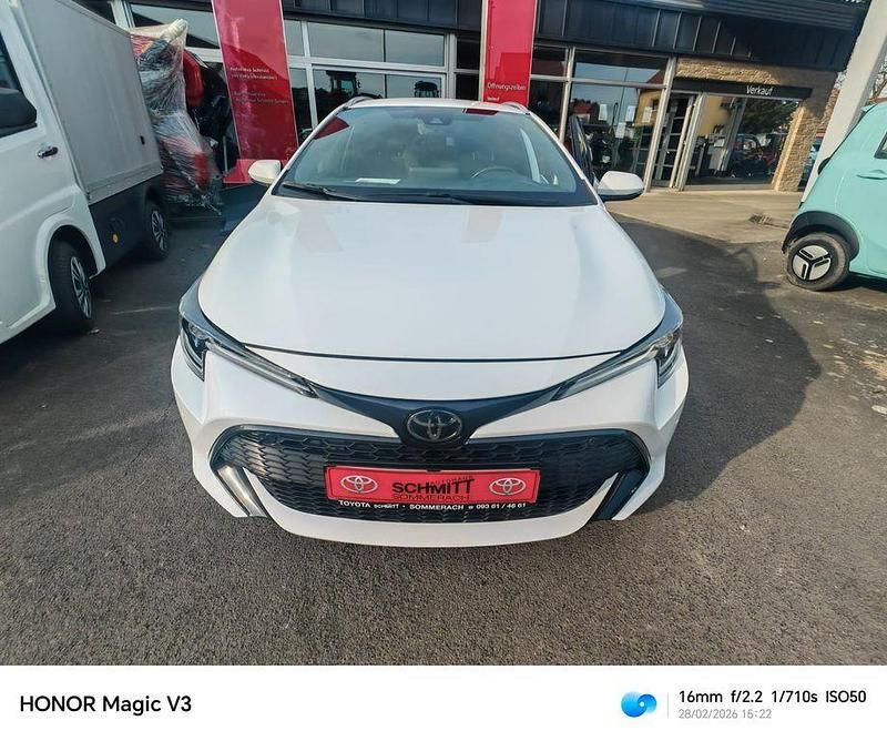 Gebraucht Toyota Corolla Team 116 PS (85 kW) 2021 Super (pure) white ii Kombi