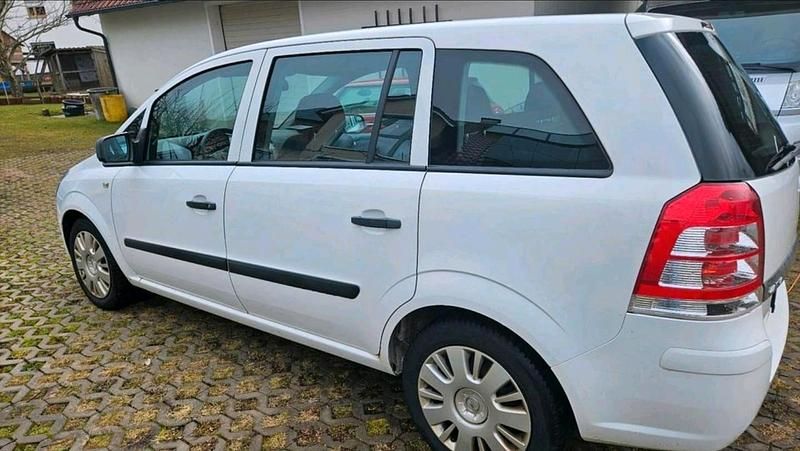 Gebraucht Opel Zafira 115 PS (84 kW) 2011 Weiß Van / Kleinbus