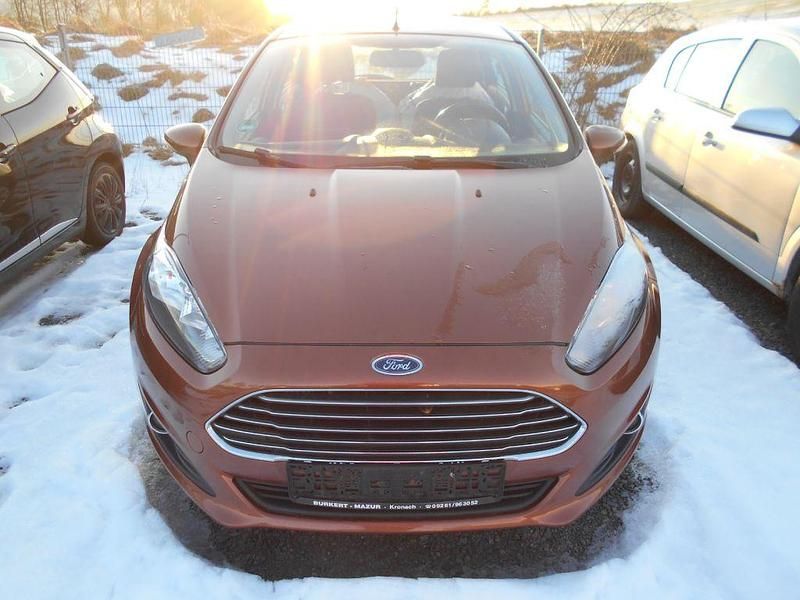 Gebraucht Ford Fiesta 101 PS (74 kW) 2013 Torinobraun Kleinwagen