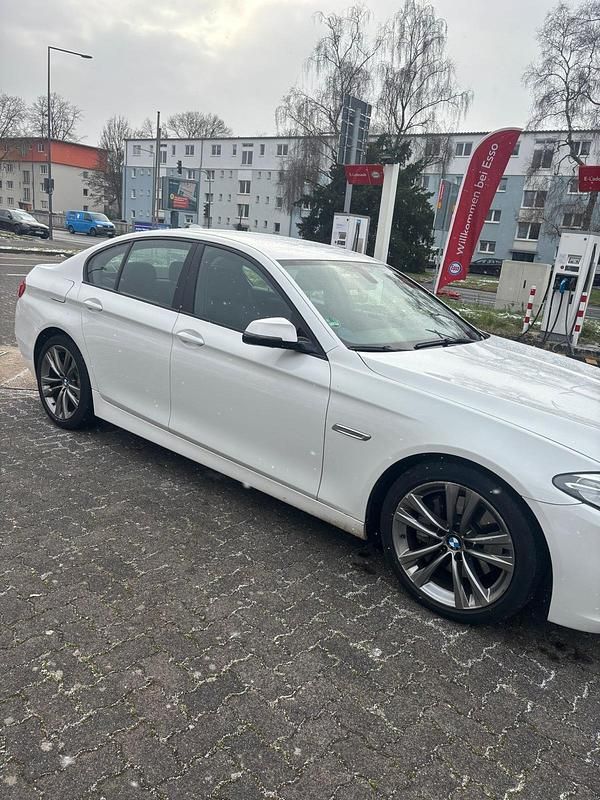Gebraucht BMW 530 258 PS (189 kW) 2015 Weiß Limousine