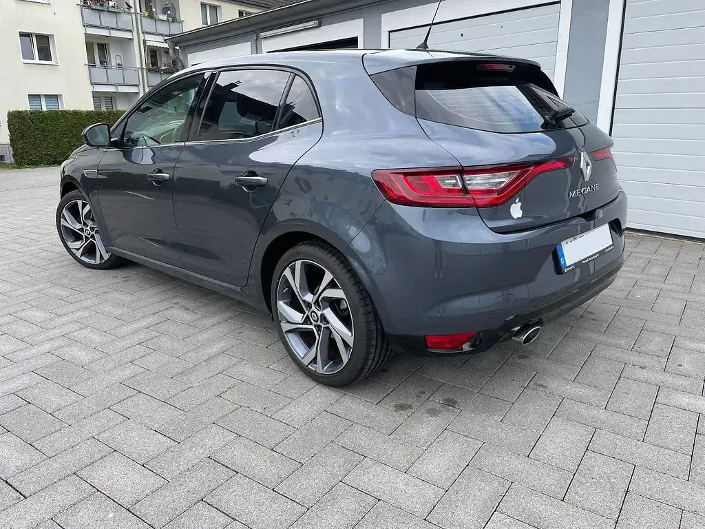 Gebraucht Renault Mégane Intens 132 PS (97 kW) 2017 Blau Limousine