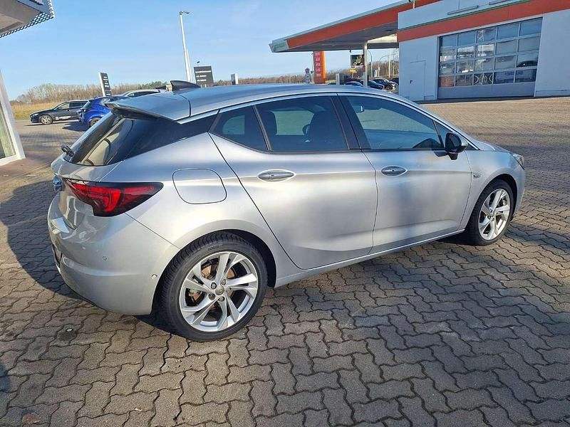 Gebraucht Opel Astra Innovation 150 PS (110 kW) 2016 Argon silber/ice silver (m2) Kleinwagen