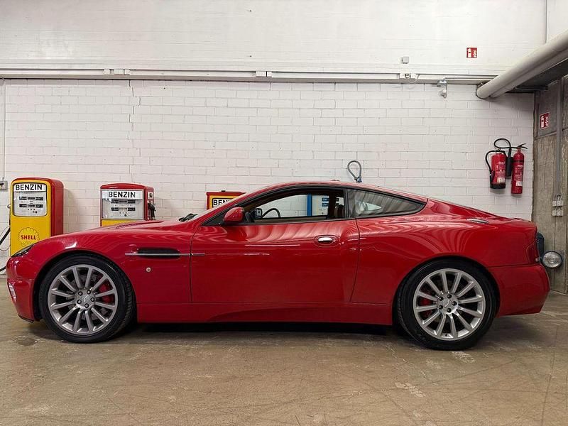 Rot Gebraucht 2003 Aston Martin Vanquish Coupé | 79.900 € - Bild 1/4