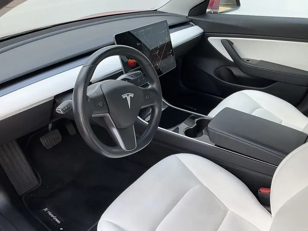 Gebraucht Tesla Model 3 Long Range AWD 150 kW (204 PS) 2019 Rot Limousine