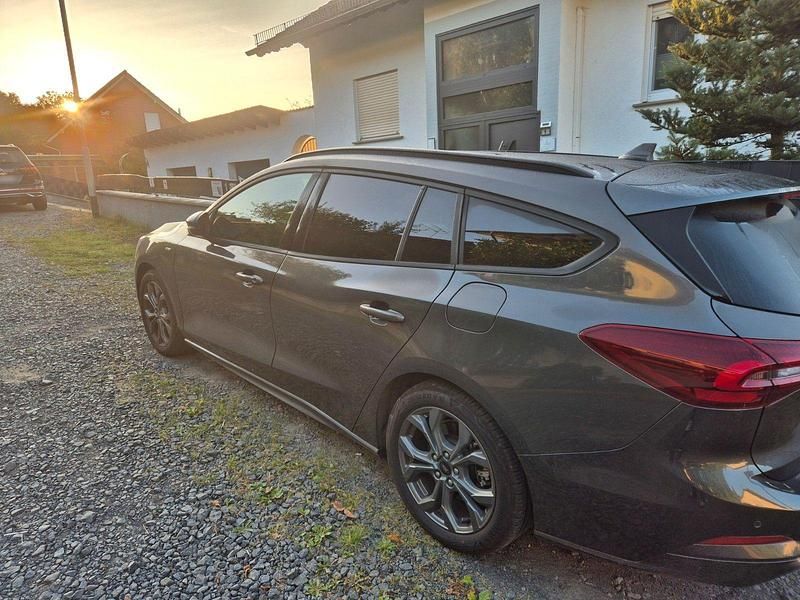 Usado Ford Focus ST 125 CV (91 kW) 2023 Gris Familiar