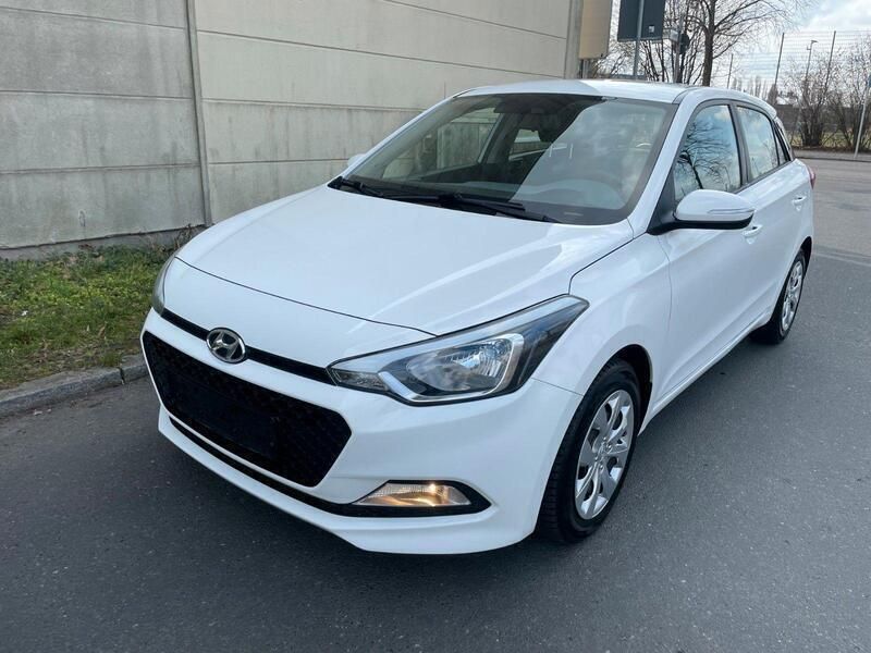 Weiß Gebraucht 2017 Hyundai i20 Classic Kleinwagen | 6.499 € (Fairer Preis) - Bild 1/4
