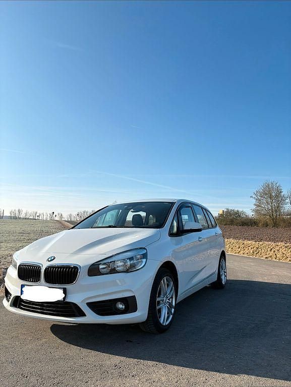 Weiß Gebraucht 2017 BMW 220 Active Tourer Van / Kleinbus | 11.500 € - Bild 1/4