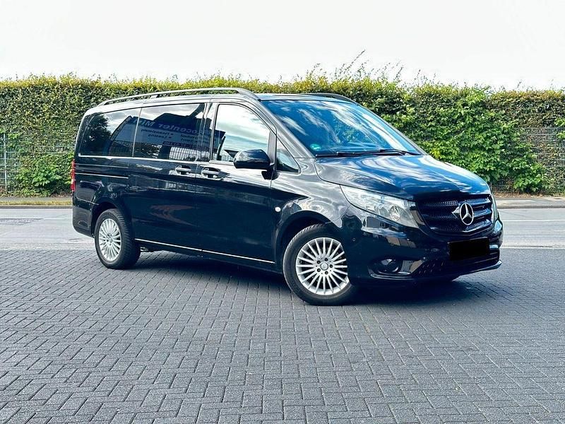 Schwarz Gebraucht 2016 Mercedes Vito Van / Kleinbus | 20.890 € (Teuer) - Bild 1/4