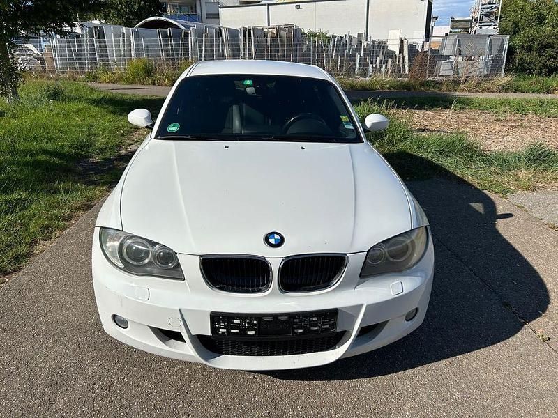 Gebraucht BMW 118 Sport Line 143 PS (105 kW) 2009 Weiß Kleinwagen