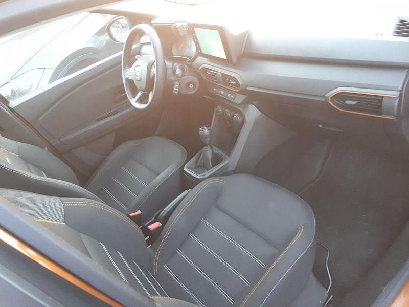 Gebraucht Dacia Sandero Essentiel 101 PS (74 kW) 2021 Orange Limousine