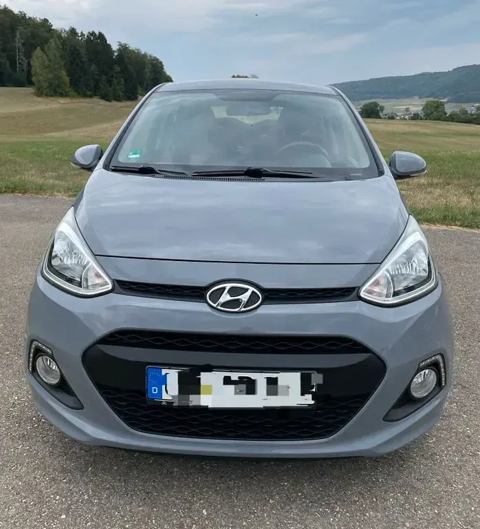Gebraucht Hyundai i10 Edition 87 PS (63 kW) 2014 Grau Kleinwagen