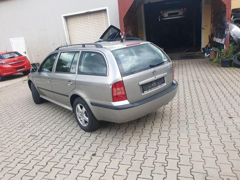Beige Gebraucht 2003 Skoda Octavia Tour Kombi | 1.100 € (Superpreis) - Bild 1/4