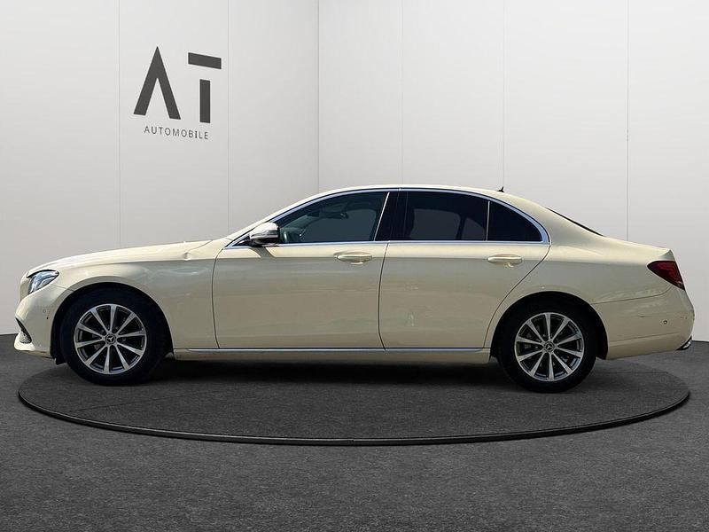 Gebraucht Mercedes E220 194 PS (142 kW) 2019 Gelb Limousine