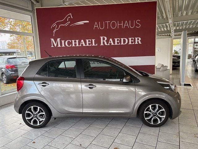 (im) titaniumsilber met. Gebraucht 2017 Kia Picanto Spirit Kleinwagen | 9.850 € (Fairer Preis) - Bild 1/4