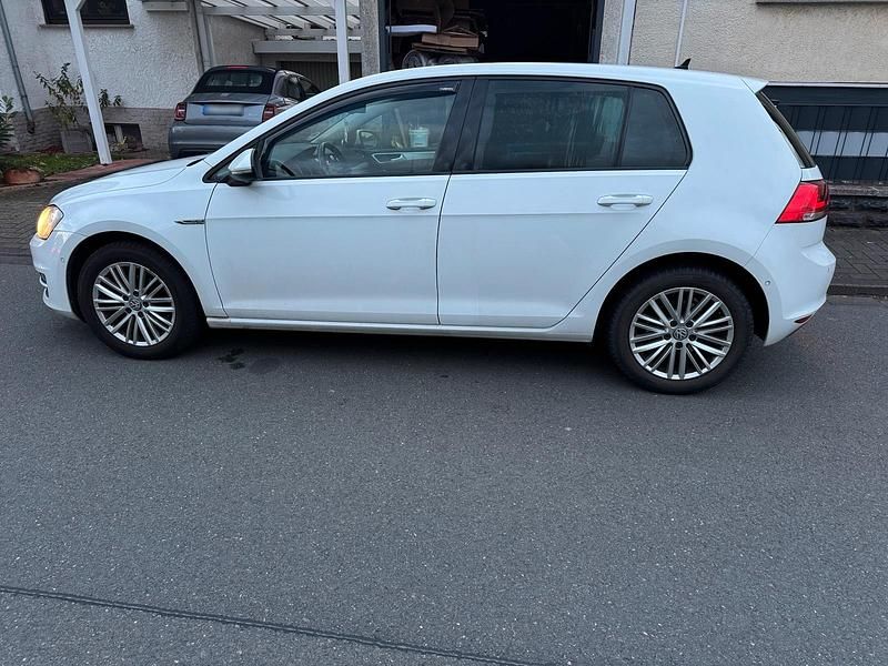 Gebraucht VW Golf VII 85 PS (62 kW) 2014 Weiß Kleinwagen