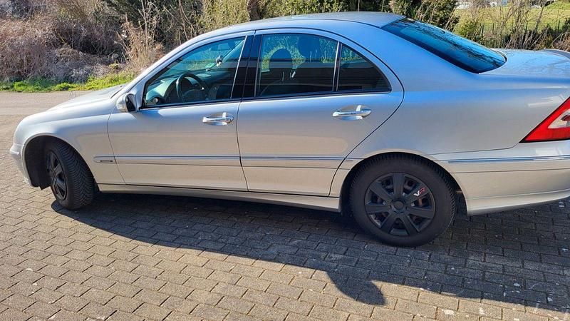 Gebraucht Mercedes C180 Elegance 143 PS (105 kW) 2005 Limousine