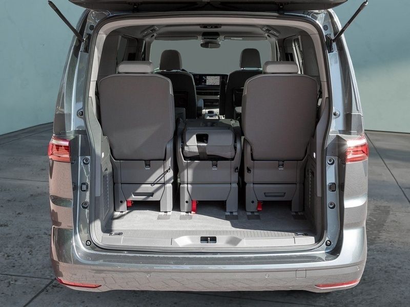 Gebraucht VW Multivan 150 PS (110 kW) 2024 Grau Van / Kleinbus