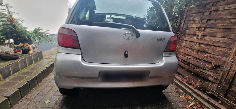 Gebraucht Toyota Yaris 87 PS (63 kW) 2003 Silber Kleinwagen