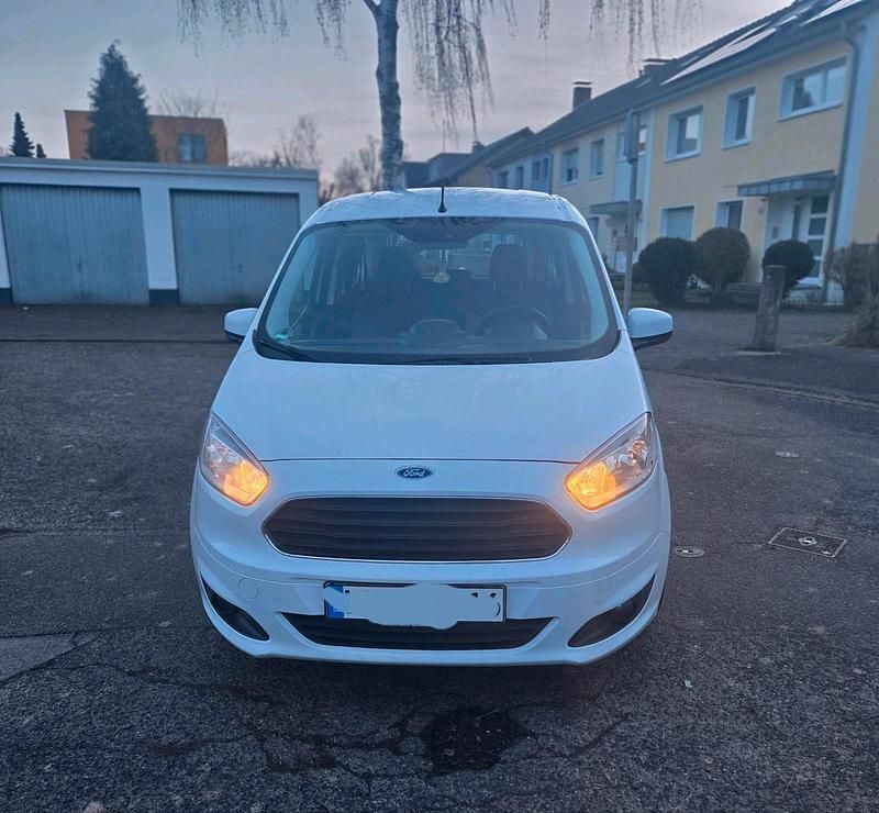 Gebraucht Ford Tourneo Courier Trend 75 PS (55 kW) 2017 Weiß Van / Kleinbus