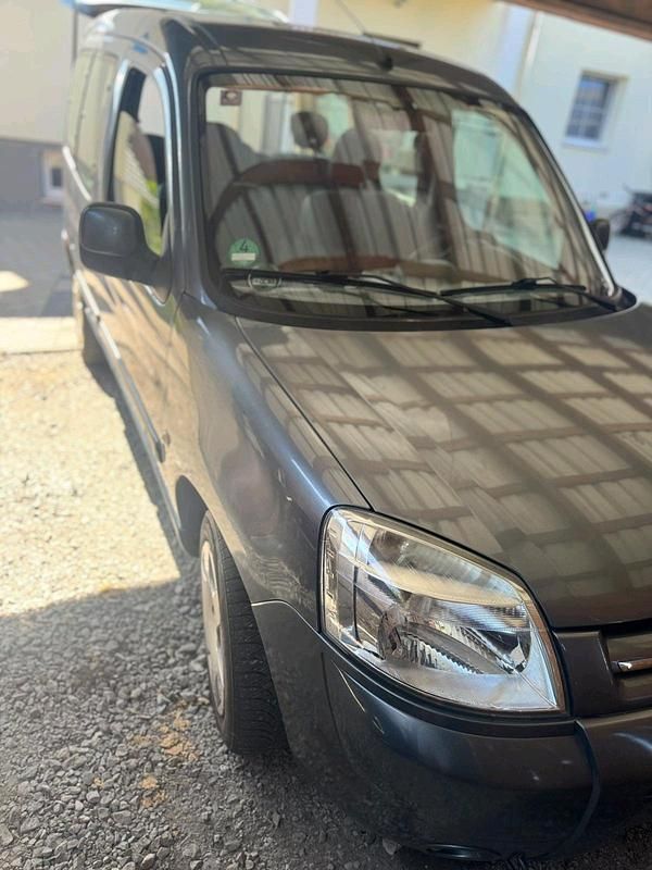 Grau Gebraucht 2005 Citroën Berlingo Van / Kleinbus | 900 € (Superpreis) - Bild 1/4