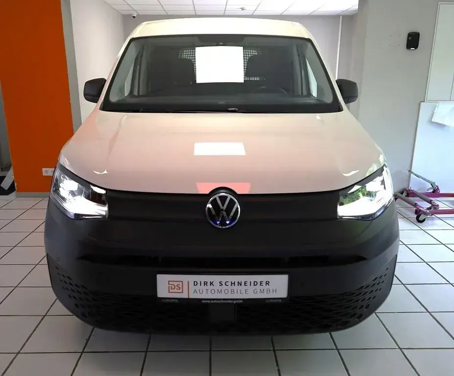 Gebraucht VW Caddy Basis 114 PS (83 kW) 2023 Weiß Van / Kleinbus