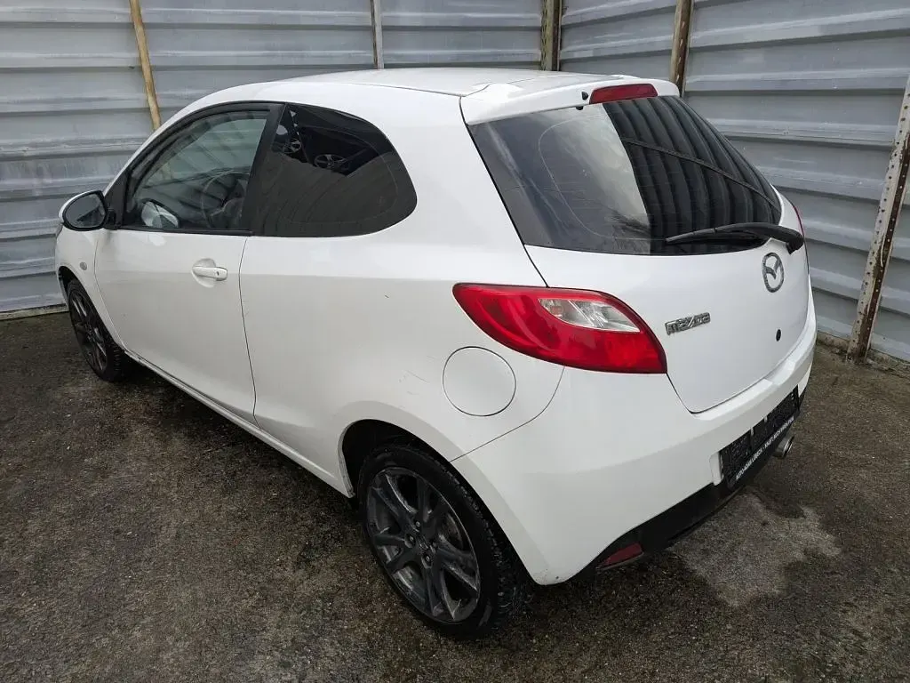 Usata Mazda 2 86 CV (63 kW) 2009 Bianco Utilitaria