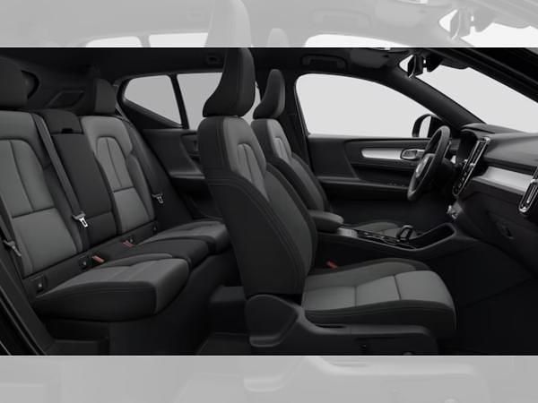 Neu Volvo XC40 Plus 163 PS (119 kW) 2025 Schwarz (onyx black / metallic) SUV