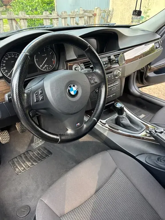 Gebraucht BMW 320 Performance 184 PS (135 kW) 2010 Schwarz Limousine