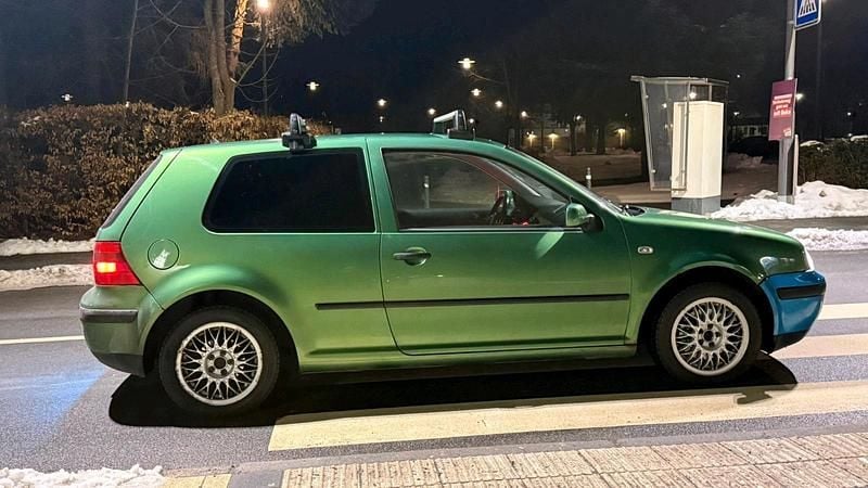 Gebraucht VW Golf IV 101 PS (74 kW) 2002 Grün Kleinwagen