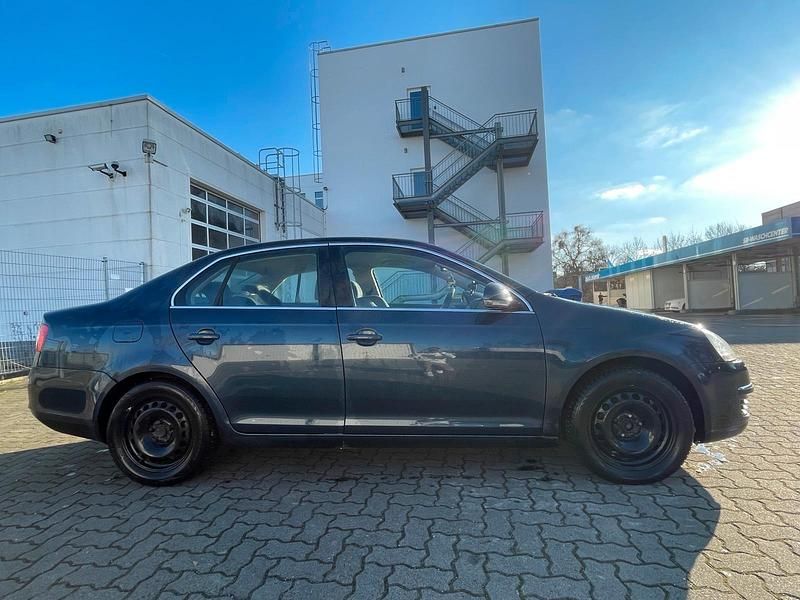 Gebraucht VW Jetta 150 PS (110 kW) 2006 Blau Limousine