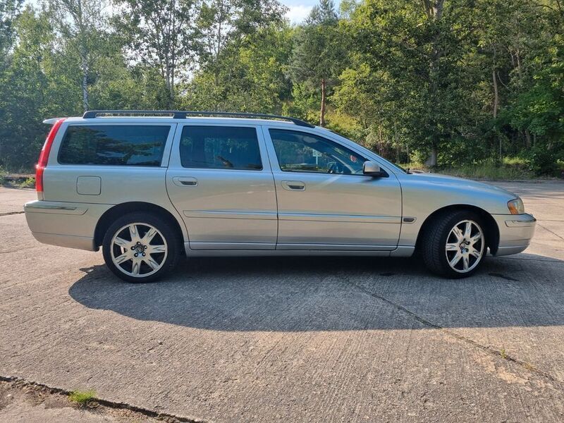 Silber Gebraucht 2005 Volvo V70 Kombi | 5.000 € (Etwas zu teuer) - Bild 1/4