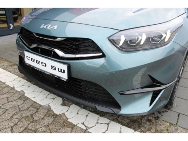 Gebraucht Kia Ceed Spirit 160 PS (117 kW) 2023 Usg yucca steel grau metallic (metallic) Kleinwagen