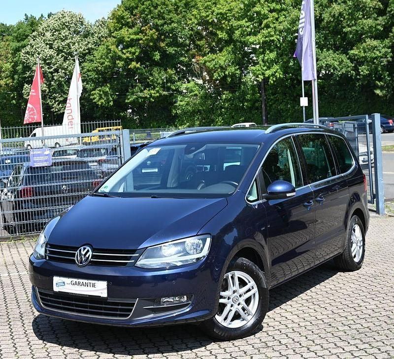 Blau Gebraucht 2015 VW Sharan Comfortline Van / Kleinbus | 16.299 € (Superpreis) - Bild 1/4